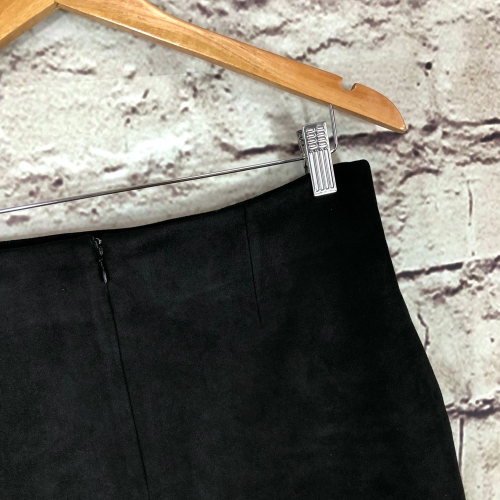Hot! 🔥High-Rise Microsuede Black Mini Skirt - Picture 8 of 8